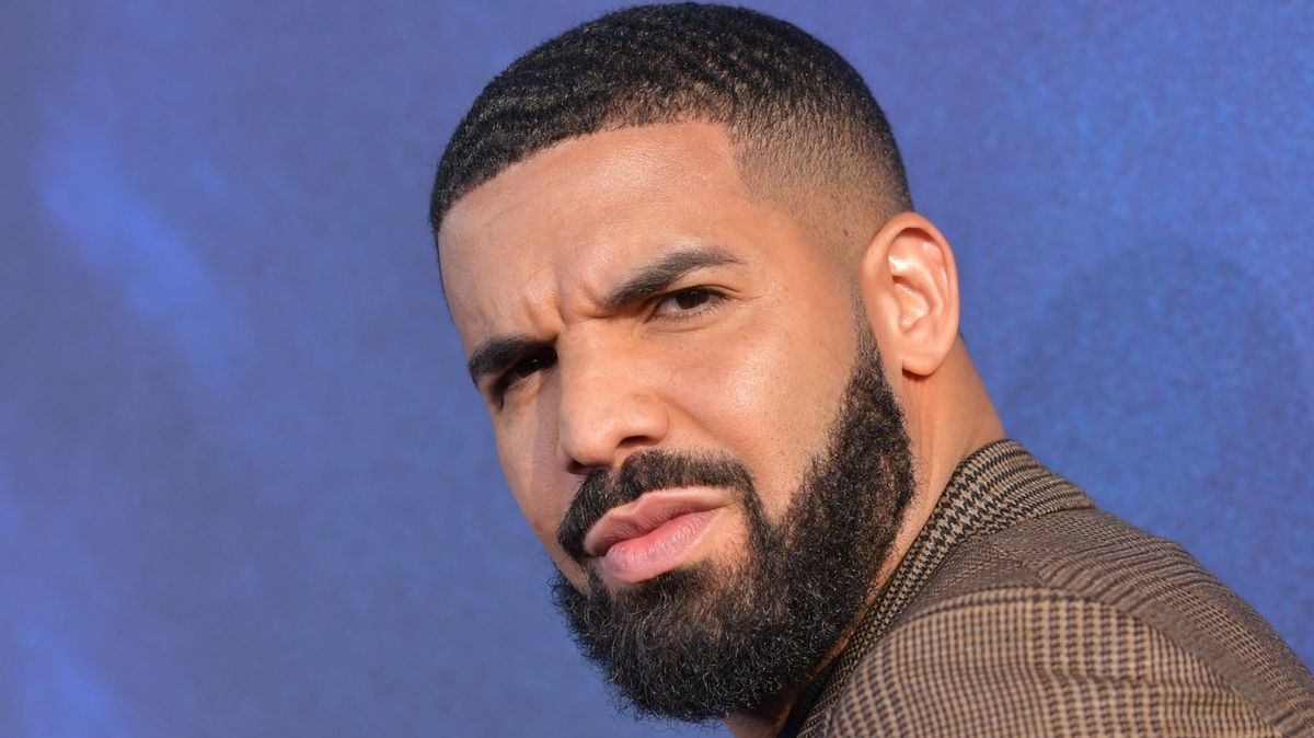 Drake stáhl své nominace na Grammy