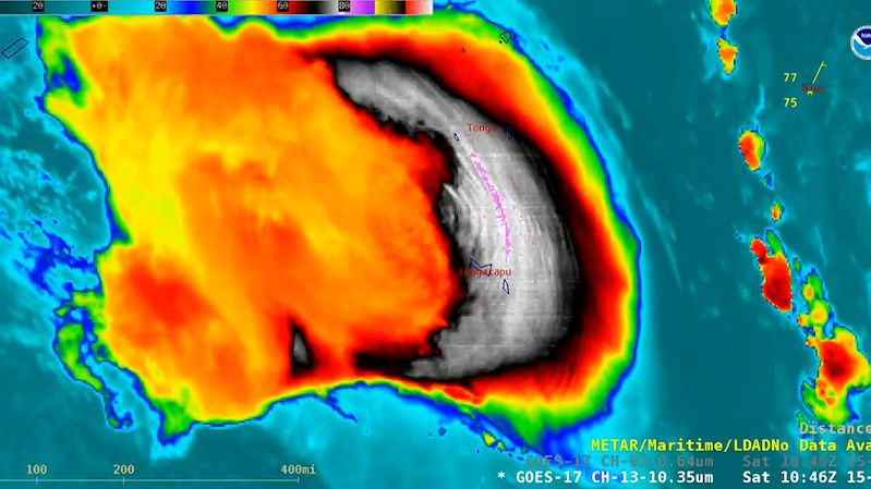 Filtrované záběry ukazují gravitační vlny šířící se po výbuchu sopky na Tonze
