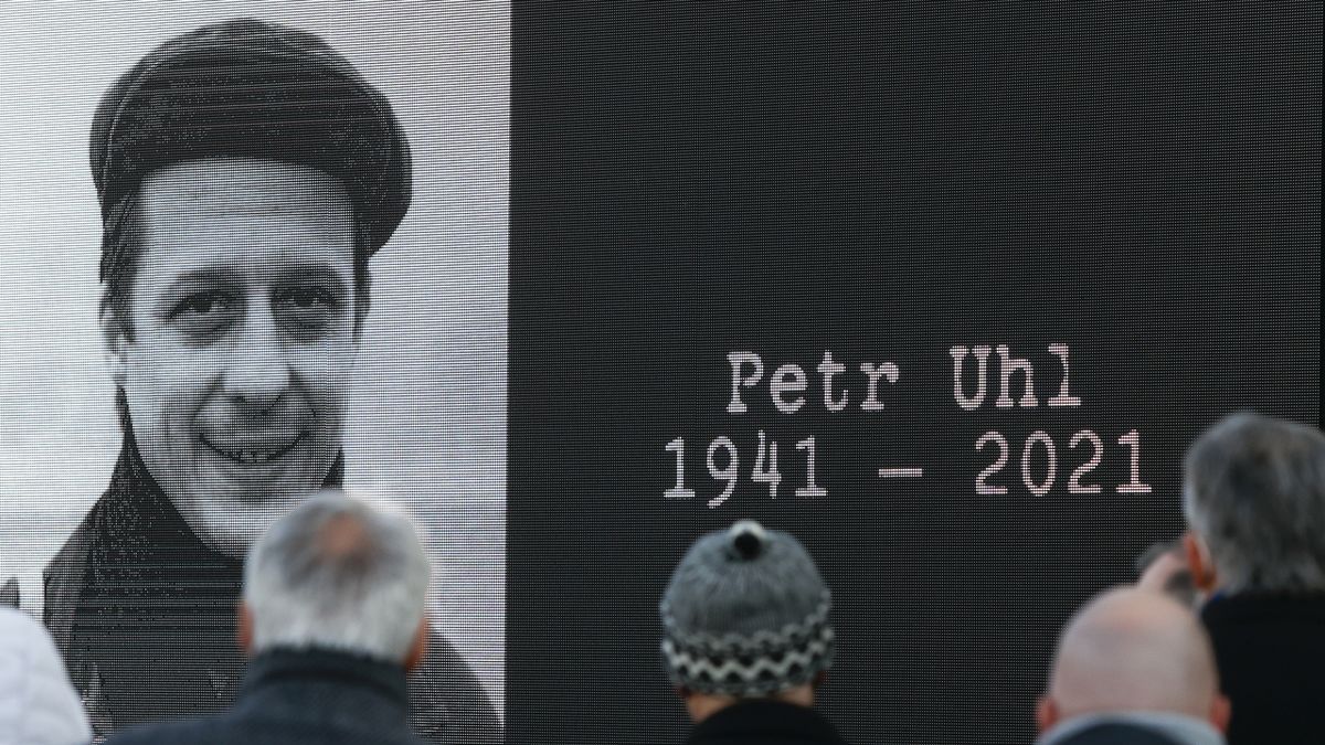 FOTO: Poslední rozloučení s novinářem a bývalým disidentem Petrem Uhlem