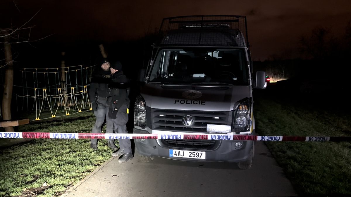 Tři mrtví v pražských Čakovicích zemřeli po střelbě. Mezi oběťmi je dvouleté dítě