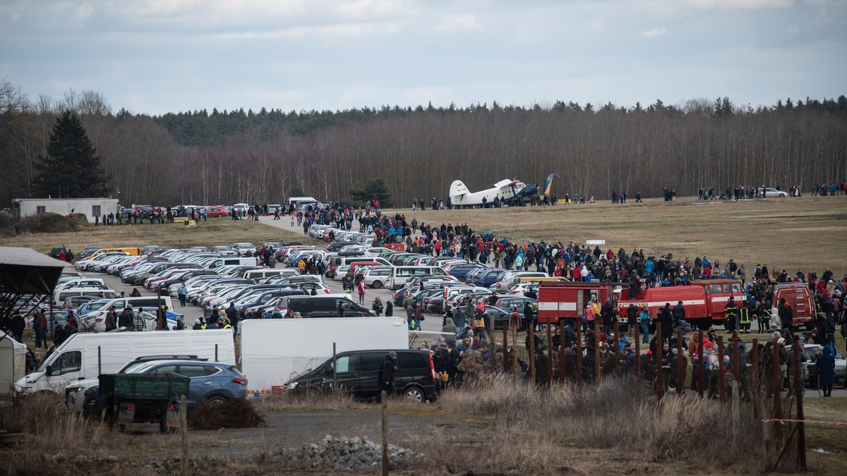 Dekontaminace na letišti v Líních u Plzně potrvá asi rok. Vyčistí se zamořená půda i voda