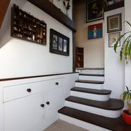 Hezky široký nástup schodiště