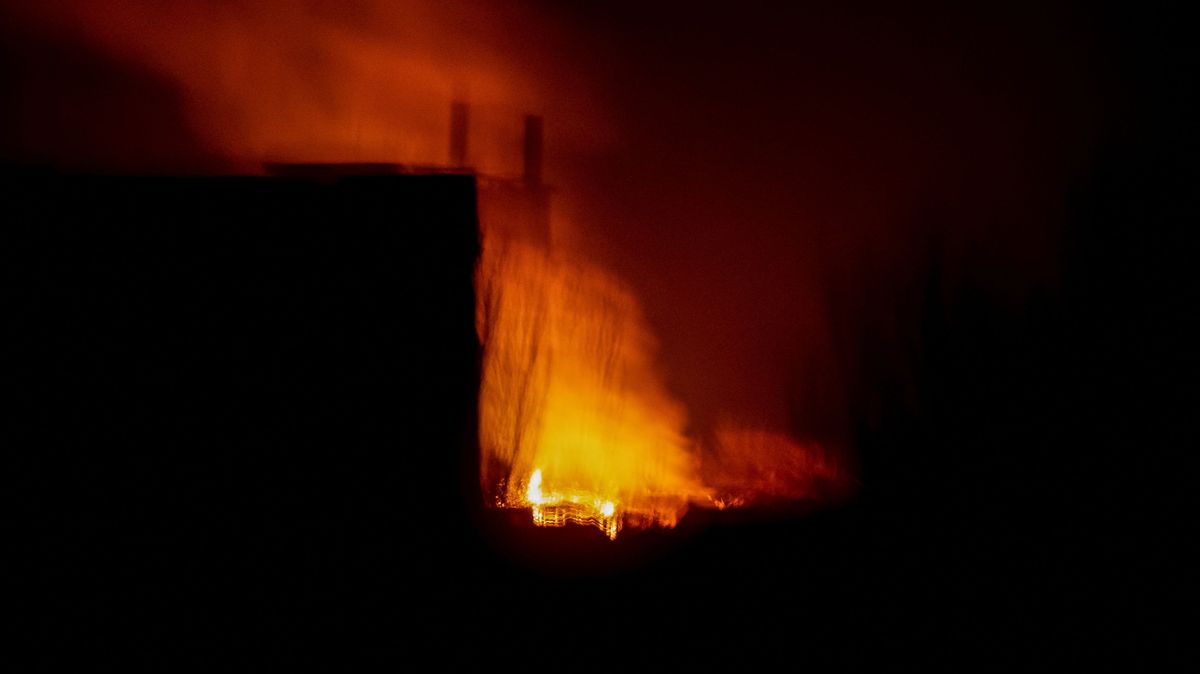 V okupované Makijivce hořelo zasažené plynové potrubí