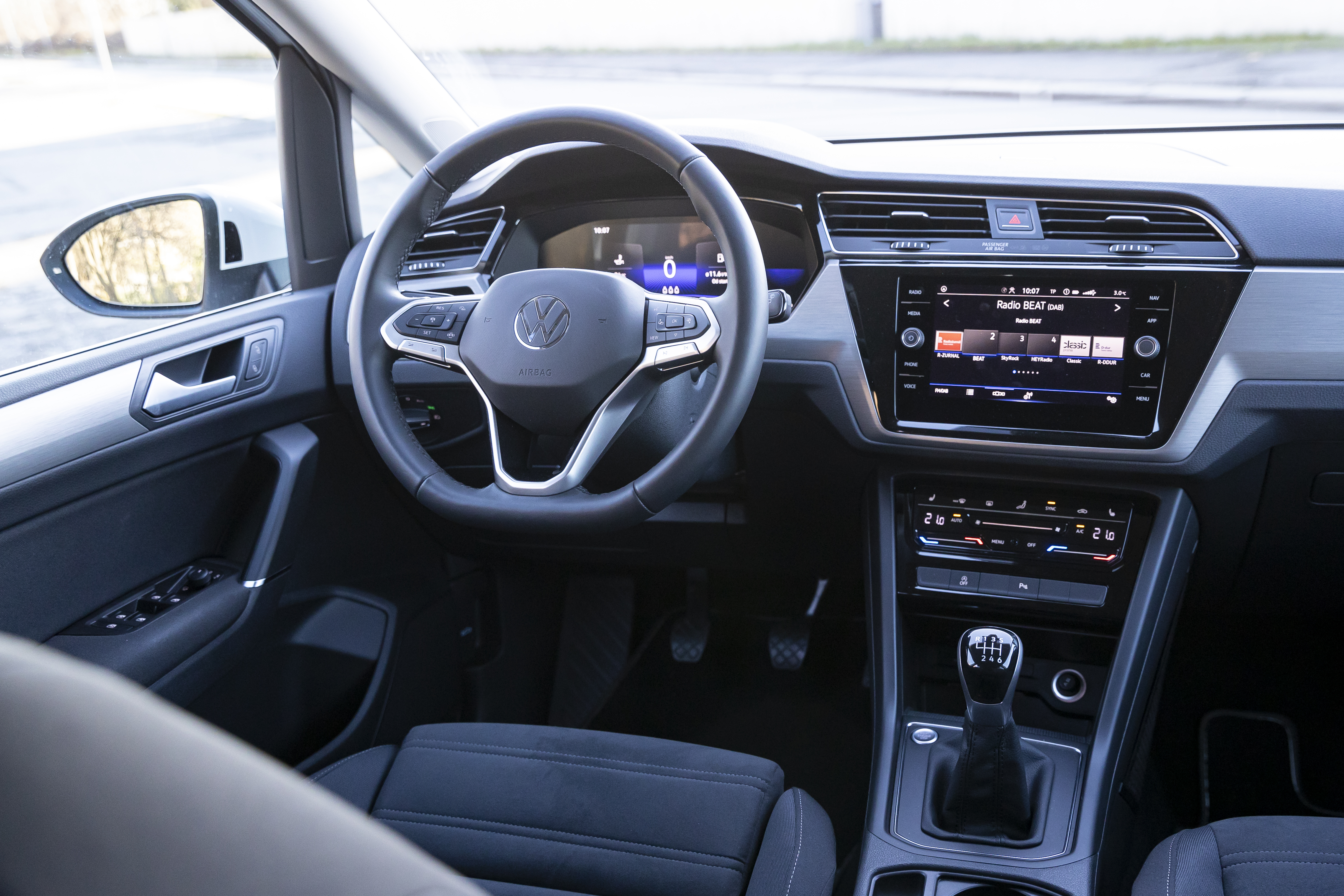Německý úřad prověřuje závadu řízení u vozů Volkswagen a Audi