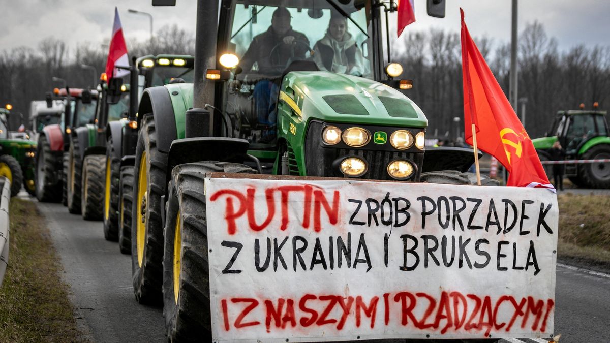 „Putine, udělej pořádek,“ dal si při protestu na traktor polský farmář