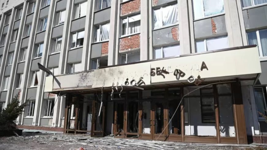Do radnice v ruském Bělgorodě narazil ukrajinský dron