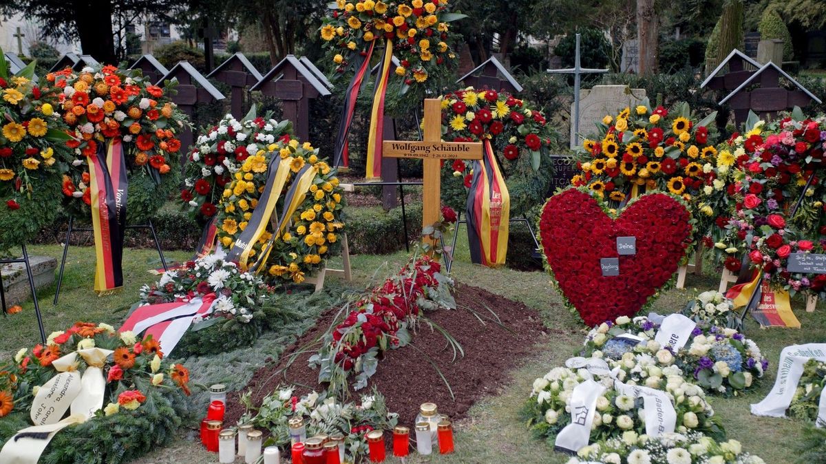U hrobu německého státníka Schäubleho někdo vykopal jámu, k rakvi se nedostal