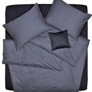 Vysoce hladká, kvalitní atlasová tkanina z dlouhovlákné česané bavlny vytváří jemný přirozený lesk. Speciální úprava zajišťuje nejvyšší schopnost regenerace vláken po vyprání. Toto ložní povlečení nevyžaduje při sušení v závěsu žádné žehlení. Cena 2590 Kč