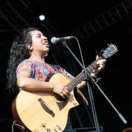 Sara Curruchich z Guatemaly představila folklór své země. 