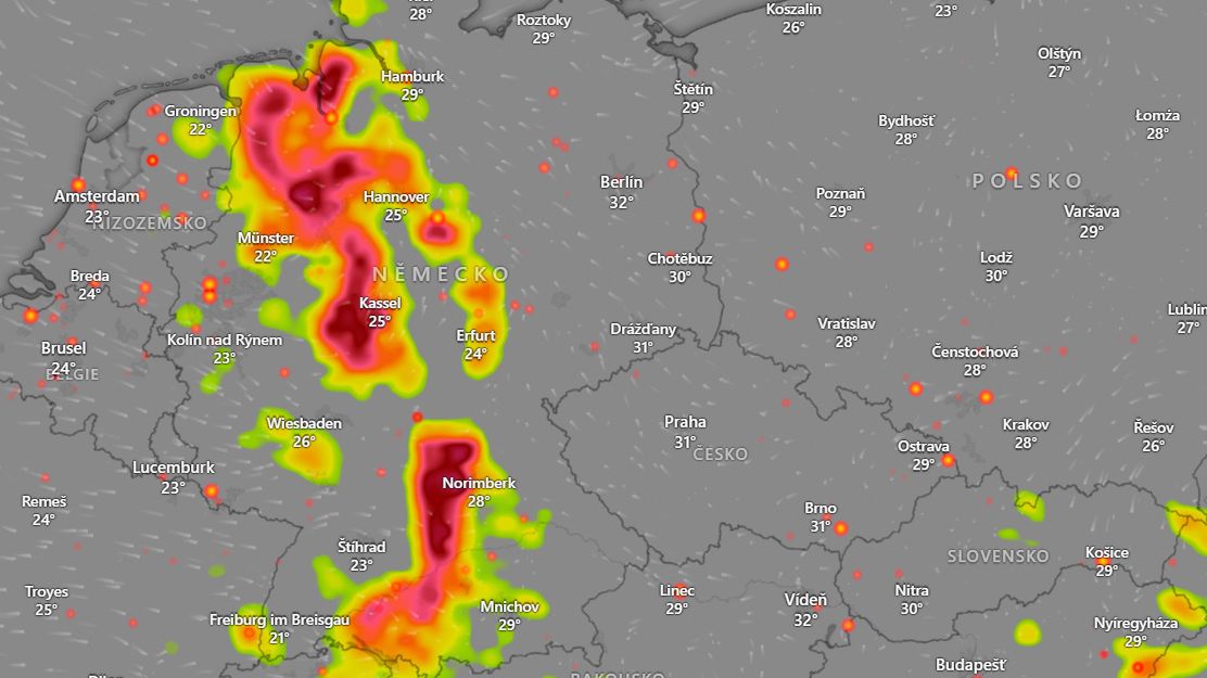 Kobercový spad krup. Německo se chystá na bouře, Česko zasáhnou v noci na pondělí