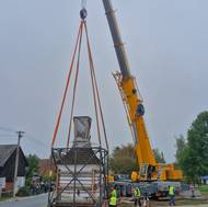 Na Vysočině přestěhovali s pomocí autojeřábu památnou zvonici.