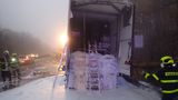 Kamionu vzplál na sjezdu z dálnice v Ostravě návěs, škoda za dva miliony