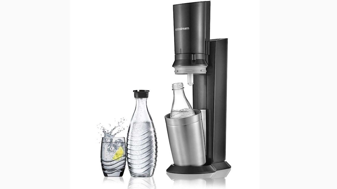 Luxusní výrobník SodaStream Crystal připraví sycenou vodu přímo do elegantní skleněné karafy. Splňuje požadavky náročného zákazníka na design, funkčnost a pohodlnou obsluhu, 2999 Kč
