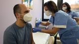 Za první den dostalo v ČR vakcínu 1260 lidí
