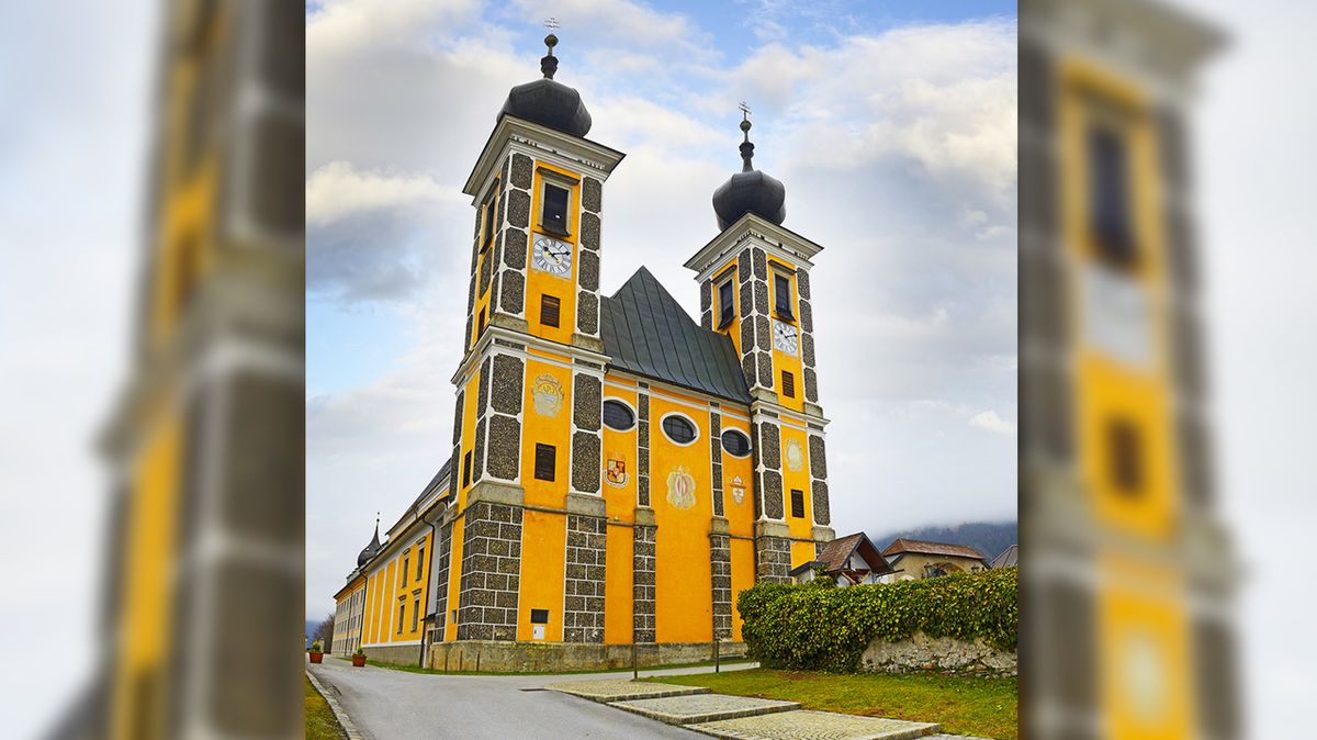 Poutní kostel Frauenberg ve Štýrsku – na ilustračním snímku ještě nepoškozený zemětřesením.