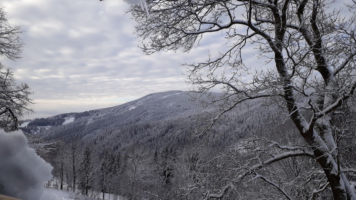 Zima na horách se nevzdává, v Krkonoších připadlo čtvrt metru sněhu