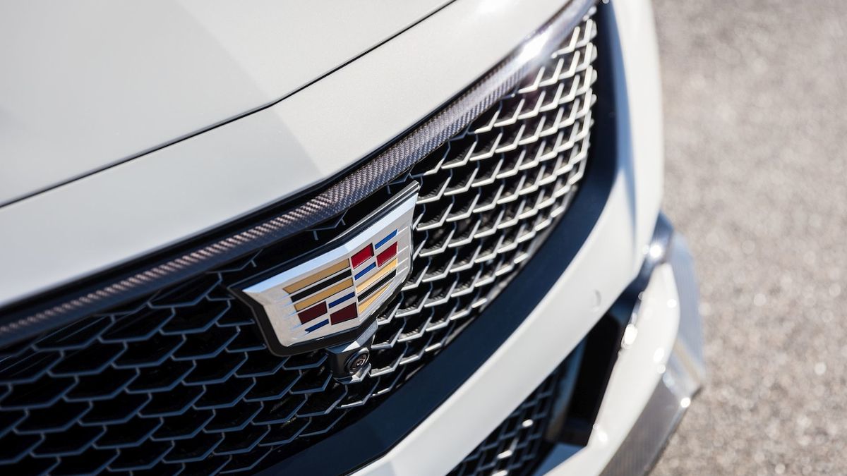 Čeká nás nový Cadillac XLR? General Motors ukázal skicu záhadného sporťáku