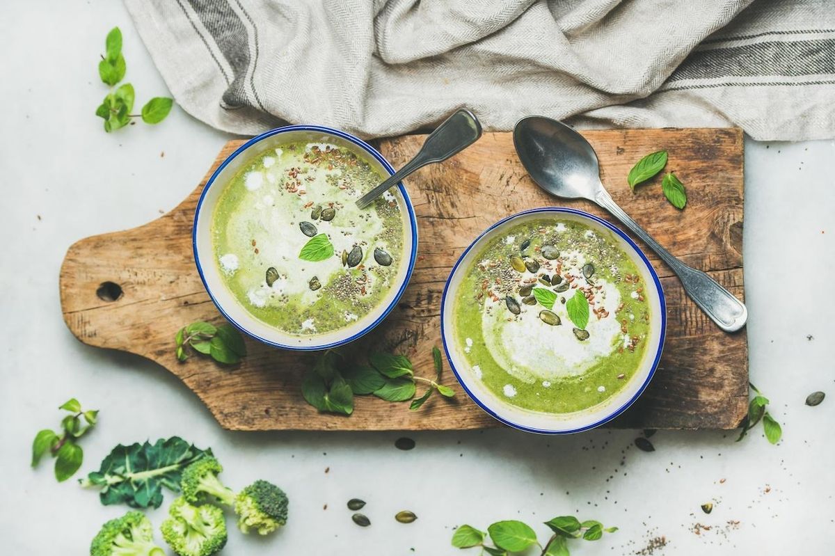Jarní špenátová polévka s brokolicí