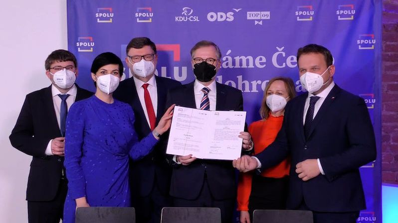 Předsedové ODS, KDU-ČSL a TOP 09 podepsali koaliční smlouvu