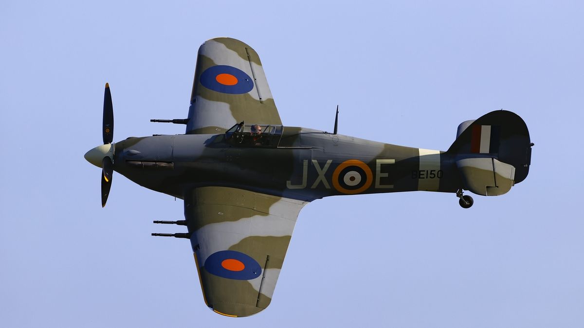 FOTO: Muzeum na Točné získalo vzácnou historickou stíhačku Hawker Hurricane
