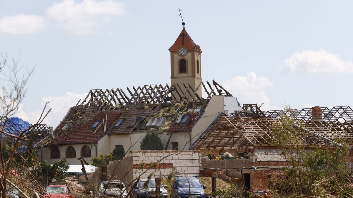 Pojišťovny mají nahlášeny z červnových bouřek škody za 3,8 miliardy