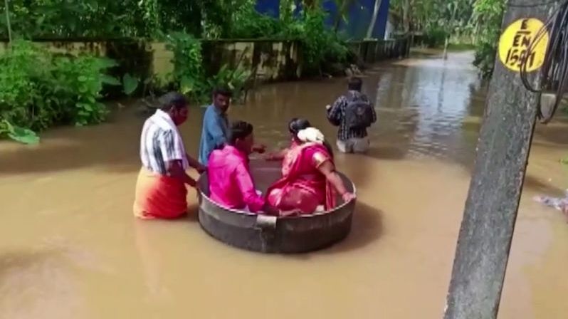 Počet obětí záplav v Indii a Nepálu se blíží dvěma stovkám