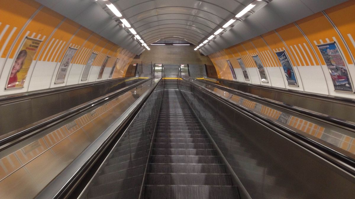 Celé pražské metro je už pokryto mobilním signálem