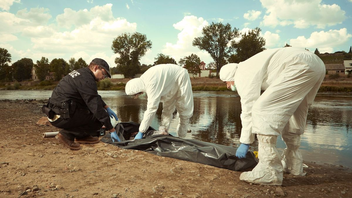 V řece u Klatov našla policie mrtvolu