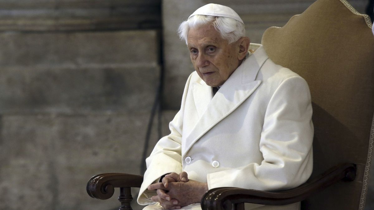 Zdraví Benedikta XVI. se v posledních hodinách zhoršilo