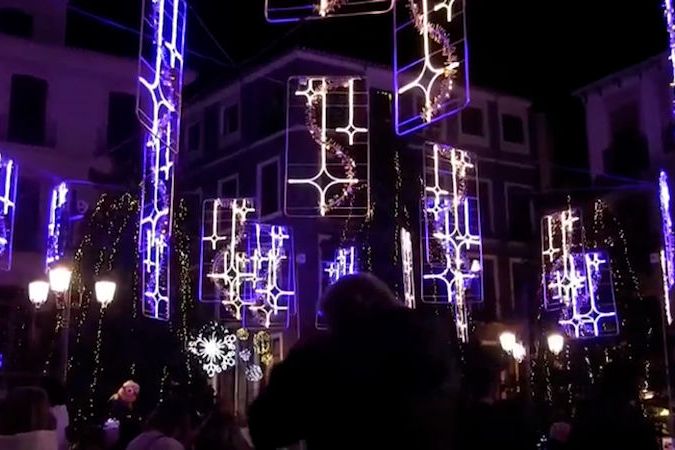 BEZ KOMENTÁŘE: Satanistická vánoční výzdoba pobuřuje obyvatele Granady 