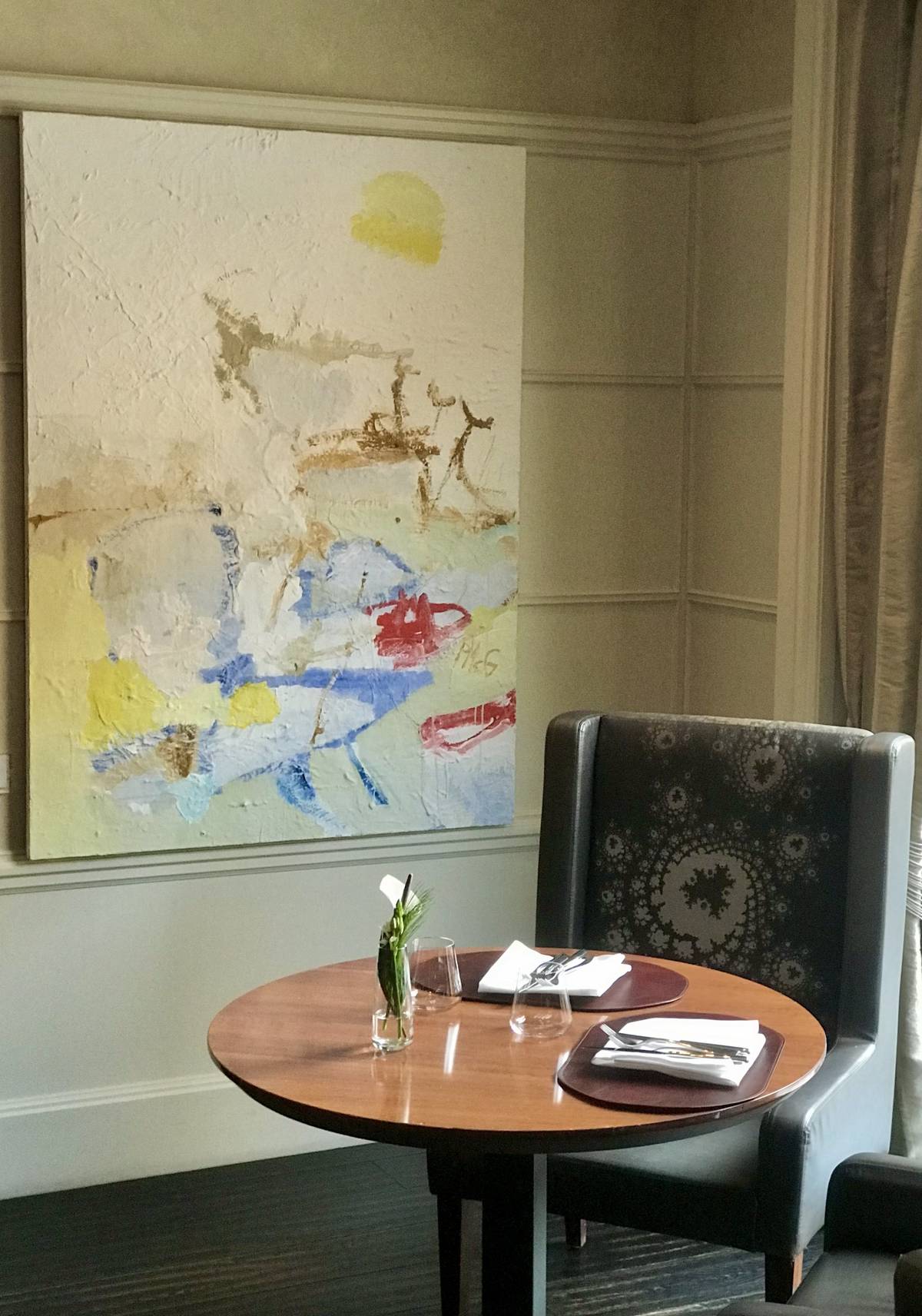 Petra McGrath vystavuje své obrazy v pražském hotelu Four Seasons, který tradičně české umělce podporuje.