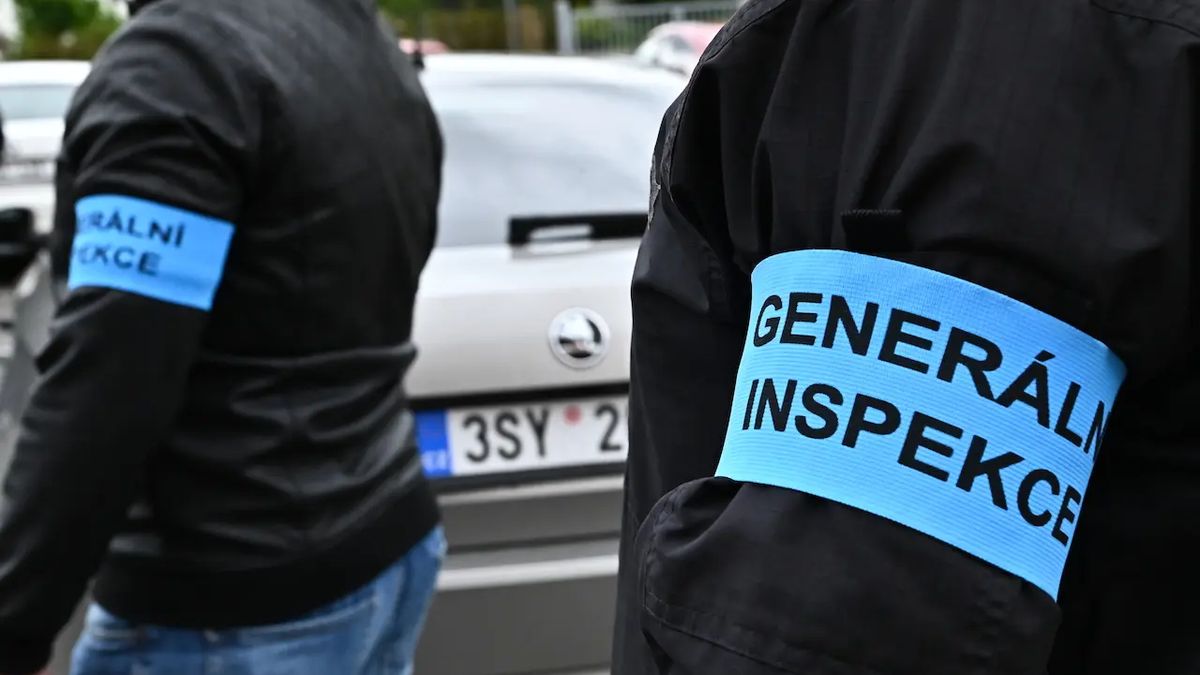 Karlovarský policista se chystal loupit v domě leteckého šampiona. Žalobce chce 8 let vězení