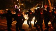 Hořící ulice, Molotovovy koktejly a slzný plyn. Příznivci francouzské levice se střetli s policií