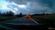Řidič se řítil superbem bezmála 200 km/h na devadesátce u Hradce Králové