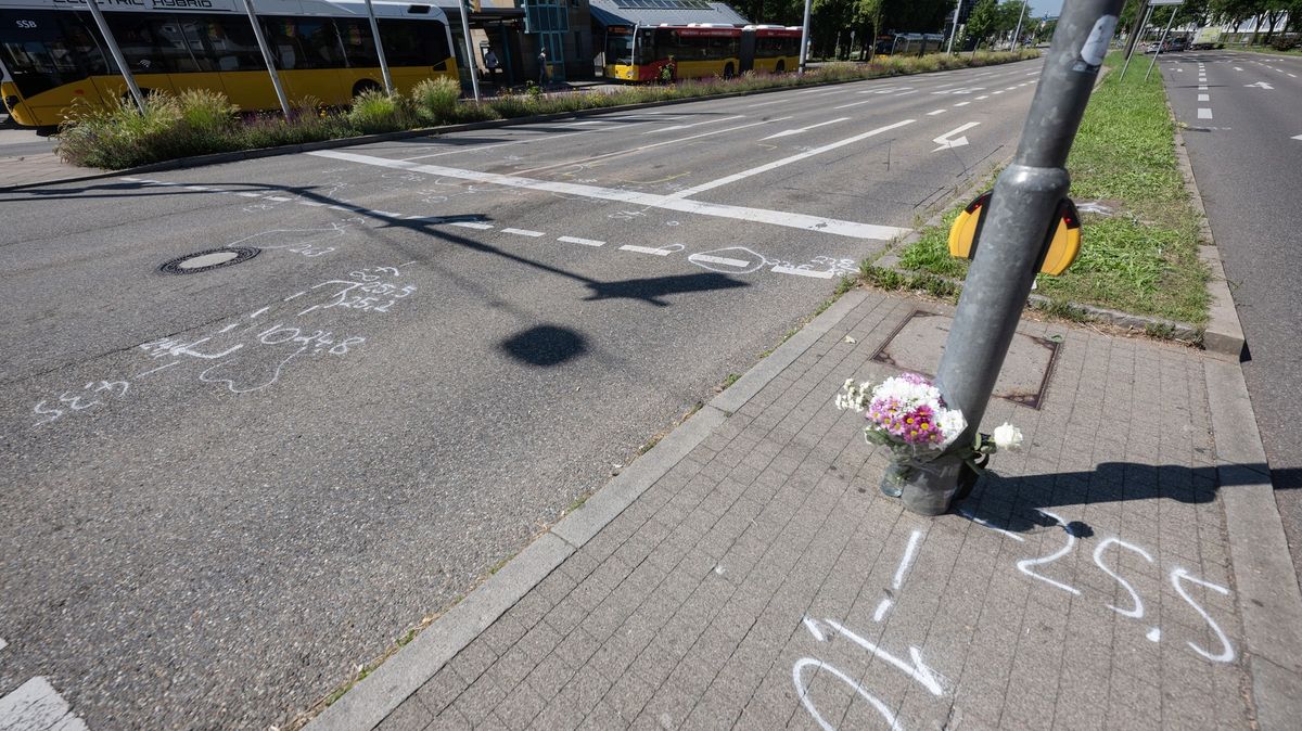 Do Orbánovy kolony narazil v Německu vůz a usmrtil policistu na motocyklu