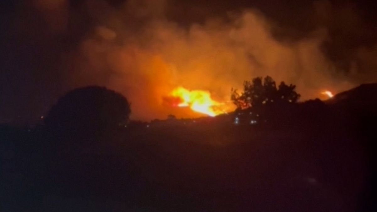 Na řeckém ostrově Kos již druhým dnem řádí požár
