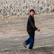 Chlapec se zkrvavenou tváří