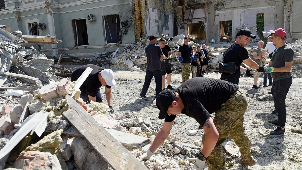 Příkaz zaútočit na dětskou nemocnici vydal osobně velitel ruského letectva, stanovila SBU s prokuraturou