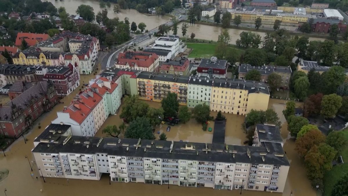 Zaplavené polské Nise hrozí další povodňová vlna