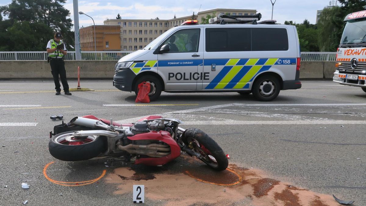 Málem zabil sedmnáctiletého motorkáře a odmítl test na drogy. U soudu žádal odklon
