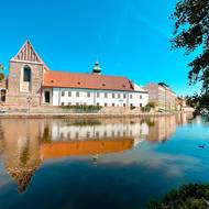 Dominikánský klášter patří k nejstarším stavbám ve městě.