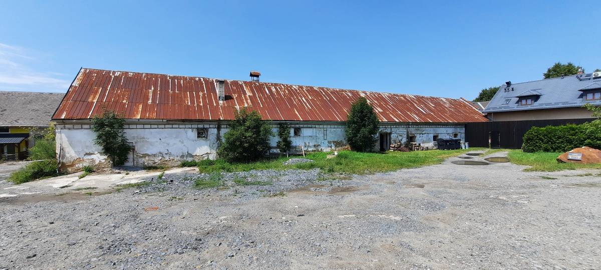 Současná podoba teletníku, z něhož má být nový obecní úřad. 