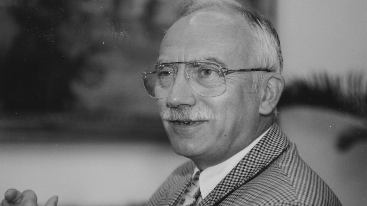 Zemřel Karel Dyba