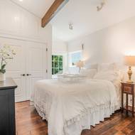 V domě jsou celkem čtyři ložnice.