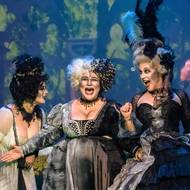 Nymfy na sebe strhávaly pozornost, kdykoliv přišly na jeviště.