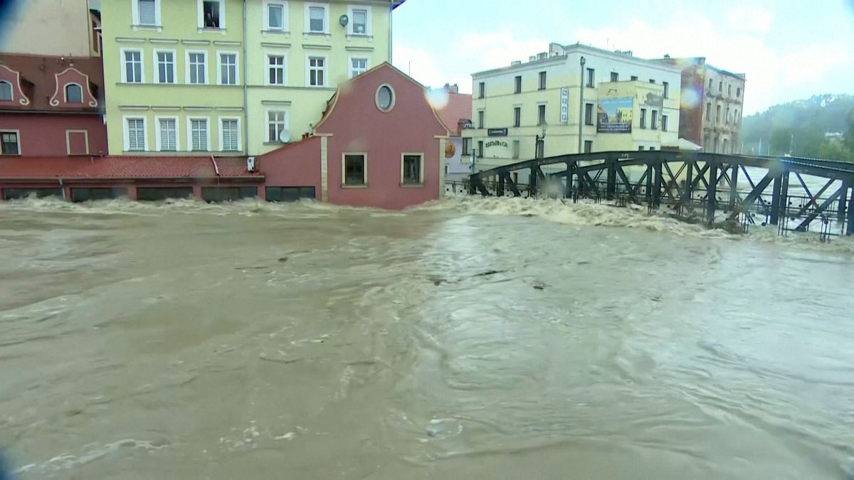 Bitvu jsme prohráli, město je zaplaveno, hlásí polské Kladsko