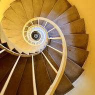 Spirálové schodiště má 302 stupňů.