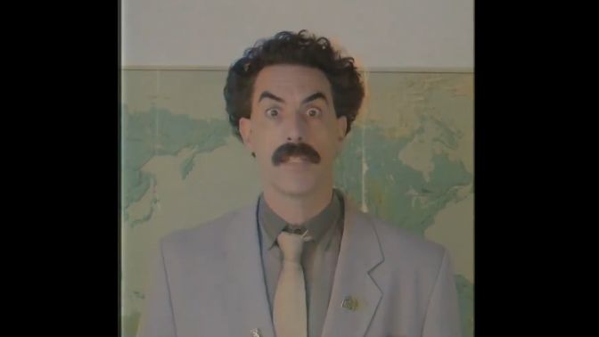 Borat vyzval americké ženy, aby nevolily a neškodily „velkolepému“ Trumpovi