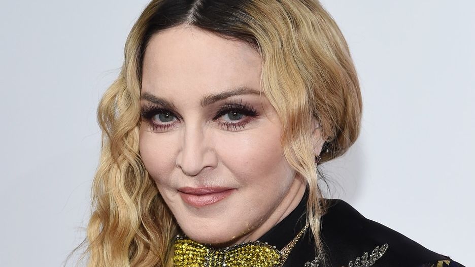 Madonna si v 62 letech nechala udělat své první tetování - Novinky