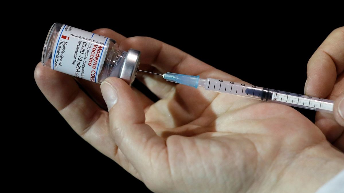 Praktici se obávají, že k nim vakcína dorazí pozdě